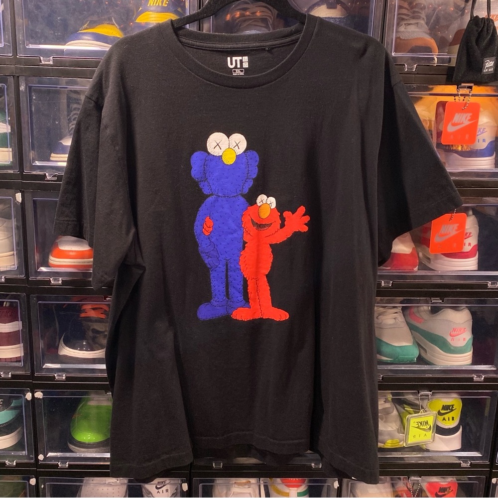 KAWS x UNIQLO x SESAME STREET • BFF ELMO FRIEND TEE • BLACK • XXL • 2018